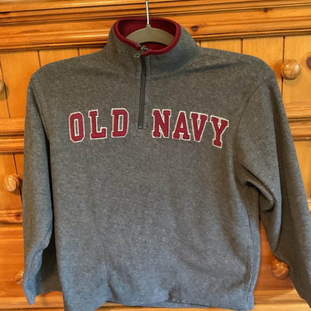 Boys old navy  pullover M